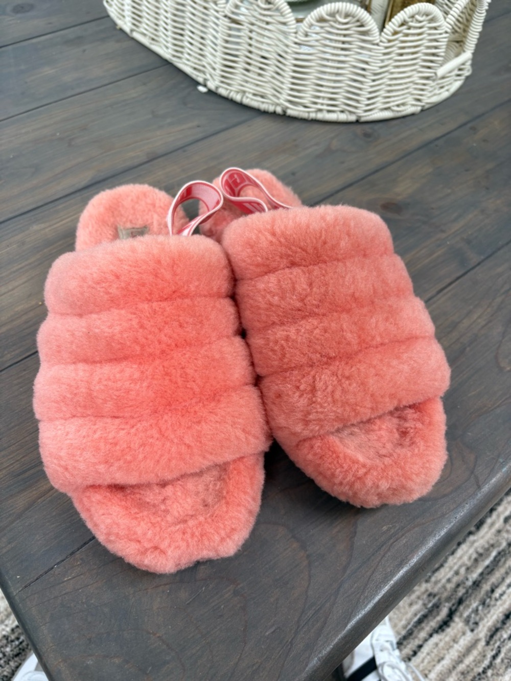 Women’s size 8 UGG  fluff yeah Slide slippers in peach